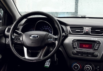 Подержанный автомобиль Kia Rio Sedan 2014 года (20 фото)