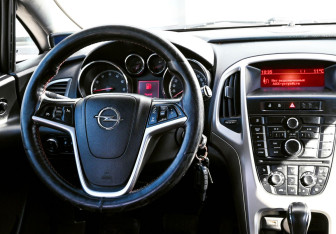 Подержанный автомобиль Opel Astra Hatchback 2012 года (19 фото)