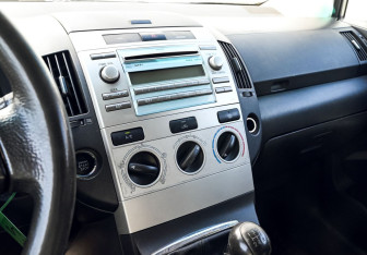 Подержанный автомобиль Toyota Corolla Verso 2008 года (8 фото)