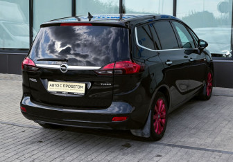 Подержанный автомобиль Opel Zafira Compactvan 2013 года (5 фото)