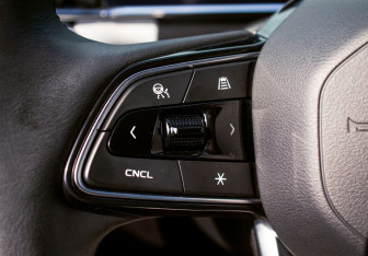Подержанный автомобиль Geely Atlas 2024 года (14 фото)