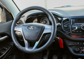 Подержанный автомобиль LADA (ВАЗ) Vesta Sedan 2016 года (11 фото)