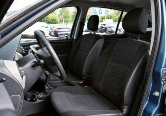Подержанный автомобиль Renault Sandero 2012 года (14 фото)
