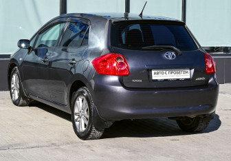 Подержанный автомобиль Toyota Auris Hatchback 2009 года (3 фото)