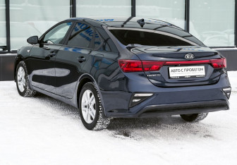 Подержанный автомобиль Kia Cerato Sedan 2021 года (3 фото)