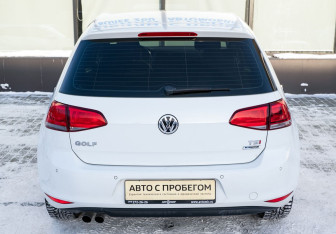 Подержанный автомобиль Volkswagen Golf Hatchback 2015 года (4 фото)