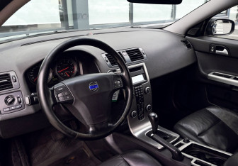 Подержанный автомобиль Volvo V50 2007 года (18 фото)