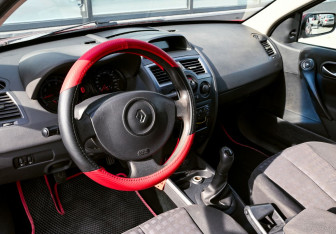 Подержанный автомобиль Renault Megane Sedan 2006 года (13 фото)