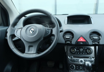 Подержанный автомобиль Renault Koleos 2011 года (10 фото)