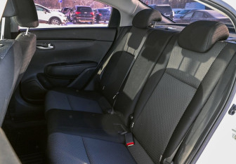 Подержанный автомобиль Kia Rio Sedan 2022 года (19 фото)