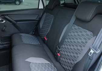 Подержанный автомобиль LADA (ВАЗ) Granta Wagon 2023 года (15 фото)