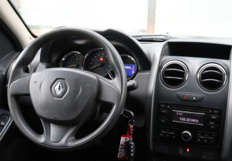 Подержанный автомобиль Renault Duster 2015 года (16 фото)