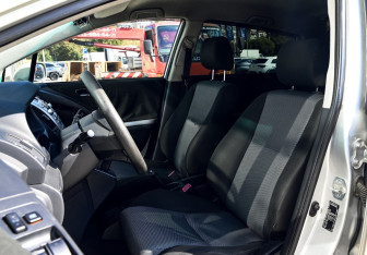 Подержанный автомобиль Toyota Corolla Verso 2008 года (11 фото)