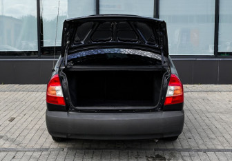 Подержанный автомобиль Hyundai Accent Sedan 2006 года (16 фото)