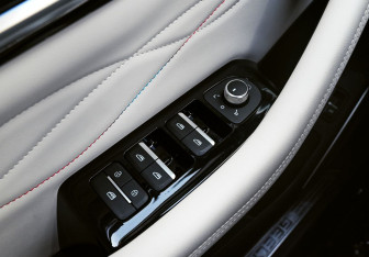 Подержанный автомобиль Geely Monjaro 2023 года (12 фото)