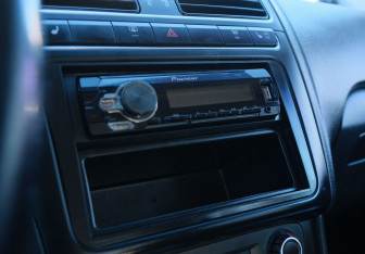 Подержанный автомобиль Volkswagen Polo Sedan 2013 года (13 фото)