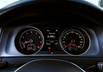 Подержанный автомобиль Volkswagen Golf Hatchback 2014 года (9 фото)