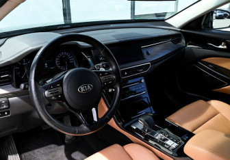 Подержанный автомобиль Kia K7 2020 года (17 фото)