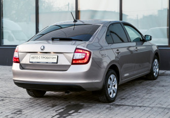 Подержанный автомобиль Skoda Rapid Liftback 2019 года (5 фото)
