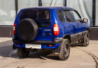 Подержанный автомобиль Chevrolet Niva 2006 года (5 фото)