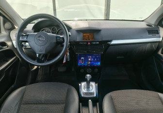 Подержанный автомобиль Opel Astra Hatchback 2008 года (11 фото)