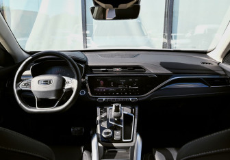 Подержанный автомобиль Geely Atlas Pro 2022 года (17 фото)