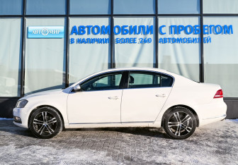 Подержанный автомобиль Volkswagen Passat Sedan 2012 года (2 фото)