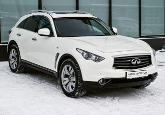 Подержанный автомобиль Infiniti FX 2012 года (7 фото)