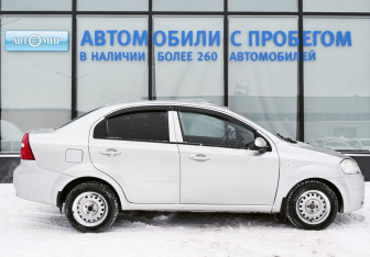 Подержанный автомобиль Chevrolet Aveo Sedan 2011 года (6 фото)