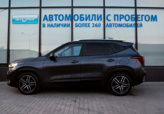 Подержанный автомобиль Kia Seltos 2022 года (2 фото)