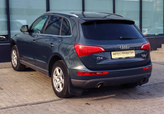 Подержанный автомобиль Audi Q5 2011 года (3 фото)