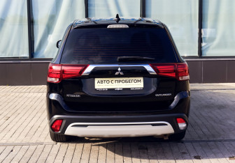 Подержанный автомобиль Mitsubishi Outlander 2019 года (4 фото)