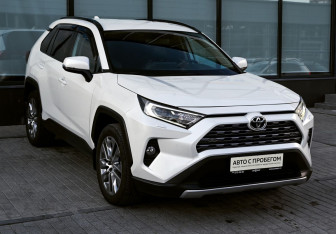 Подержанный автомобиль Toyota RAV4 2022 года (7 фото)