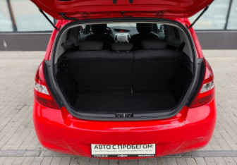 Подержанный автомобиль Hyundai i20 2009 года (19 фото)