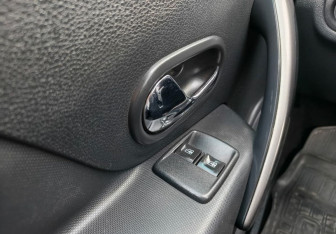 Подержанный автомобиль Renault Sandero 2016 года (16 фото)