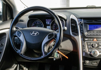 Подержанный автомобиль Hyundai i30 Hatchback 2013 года (19 фото)