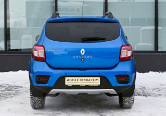 Подержанный автомобиль Renault Sandero 2015 года (4 фото)