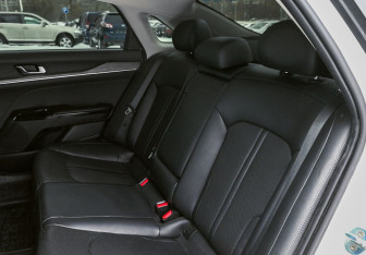 Подержанный автомобиль Kia K5 2021 года (19 фото)