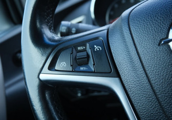 Подержанный автомобиль Opel Astra Hatchback 2011 года (13 фото)