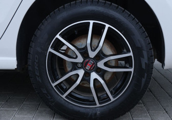 Подержанный автомобиль Volkswagen Polo Sedan 2013 года (19 фото)