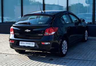 Подержанный автомобиль Chevrolet Cruze Hatchback 2013 года (5 фото)
