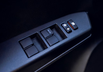 Подержанный автомобиль Toyota RAV4 2018 года (14 фото)
