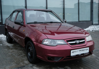 Подержанный автомобиль Daewoo Nexia Sedan 2011 года (8 фото)