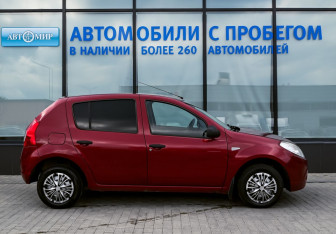 Подержанный автомобиль Renault Sandero 2014 года (6 фото)