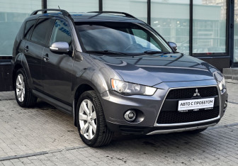 Подержанный автомобиль Mitsubishi Outlander 2012 года (7 фото)