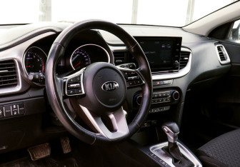 Подержанный автомобиль Kia Ceed Wagon 2021 года (15 фото)