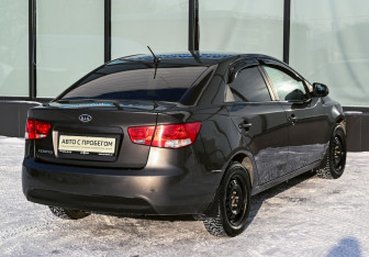 Подержанный автомобиль Kia Cerato Sedan 2012 года (5 фото)