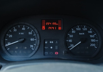 Подержанный автомобиль Renault Sandero 2012 года (13 фото)