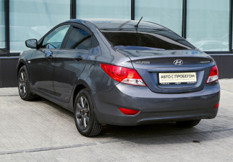 Подержанный автомобиль Hyundai Solaris Sedan 2011 года (3 фото)