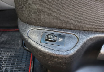 Подержанный автомобиль Peugeot 308 Hatchback 2012 года (15 фото)